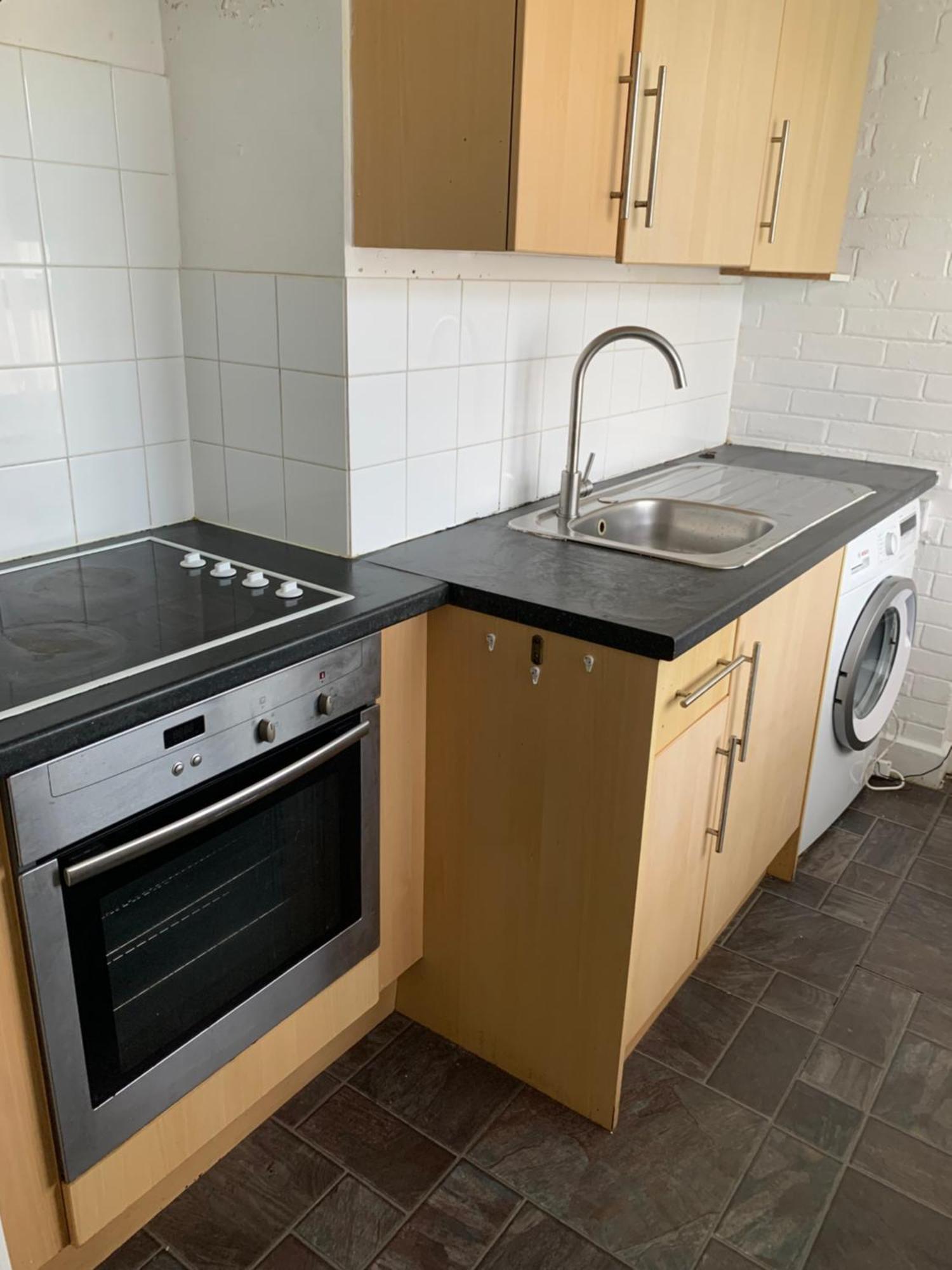 Lovely 2 Bedrooms Flat In Apartment *